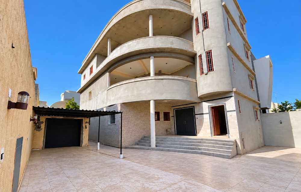 فيلا | 3 طوابق | جنزور الشرقية